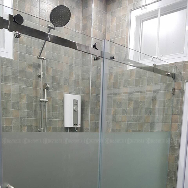 SHOWER SCREEN