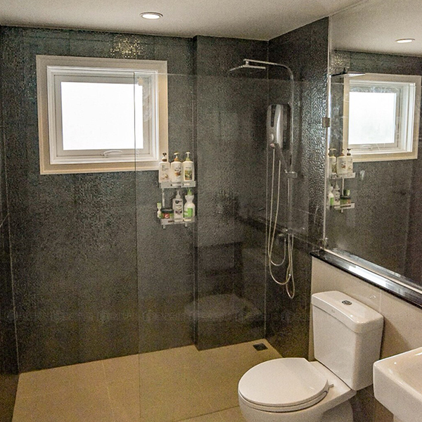 SHOWER SCREEN