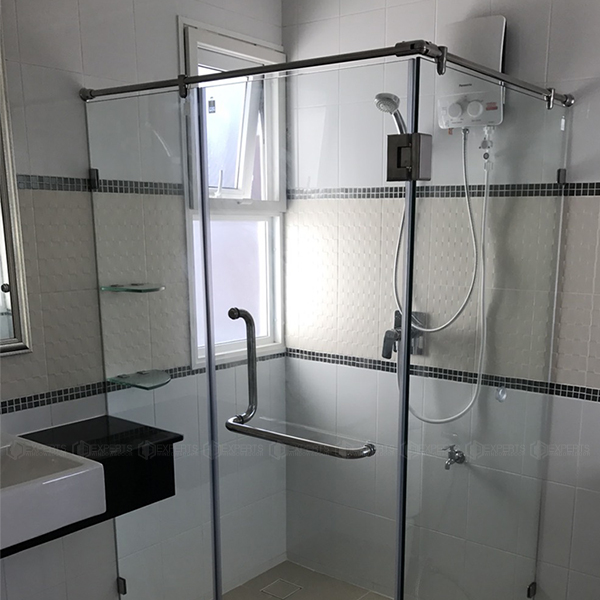 SHOWER SCREEN